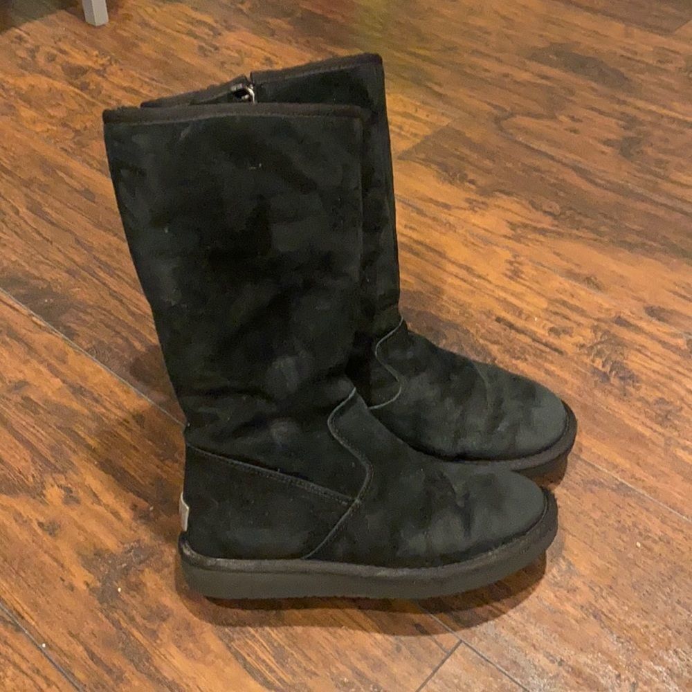 UGG AUSTRALIA: SUMNER BLACK BOOT‎ size 7 . THE IDEAL ACCESSORY TO MINIMALIST GUC